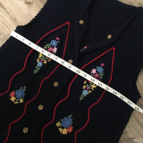 Hand Knit Cottagecore Wool Knit Floral Vest - Picture 12 of 14